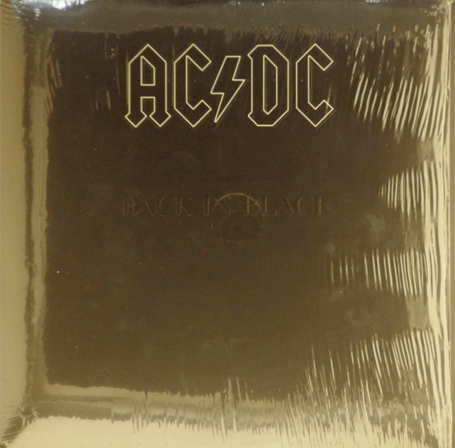 виниловая пластинка Back in Black (отличный звук несмотря на неопрятный внешний вид пластинки)
